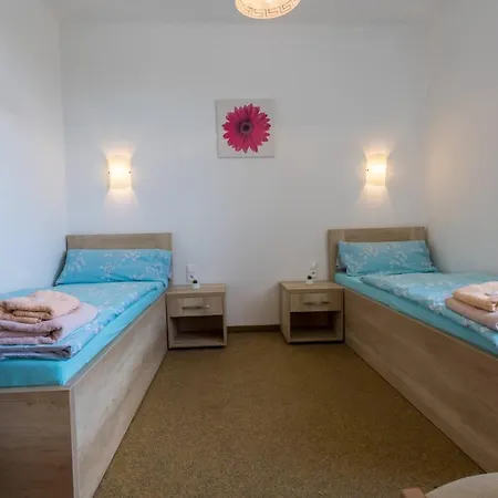 U Nadrazi Hotel *